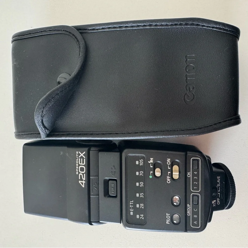 Canon Speedlite 420EX Camera Flash With Case & Instructions NWOT